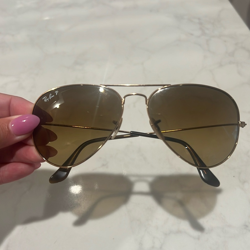 Brown aviator Ray-Bans